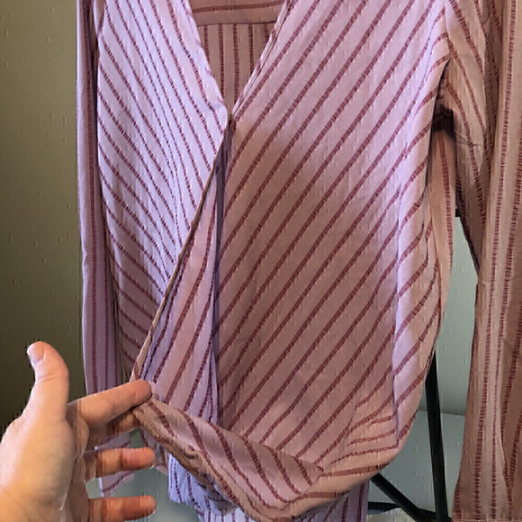 BCBG Maxazria Pink and Mauve Striped Blouse Faux wrap V Neck high-lo Size Small - Picture 5 of 12
